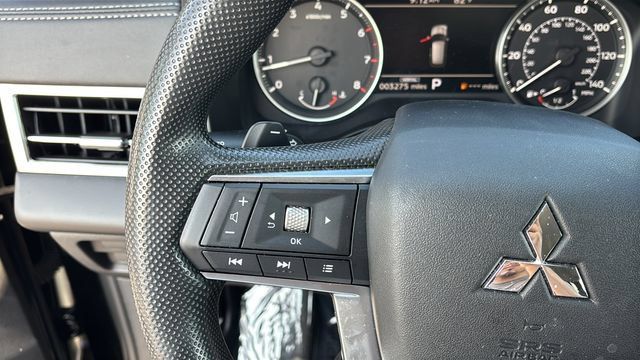 Used 2025 Mitsubishi Outlander ES FWD image 22