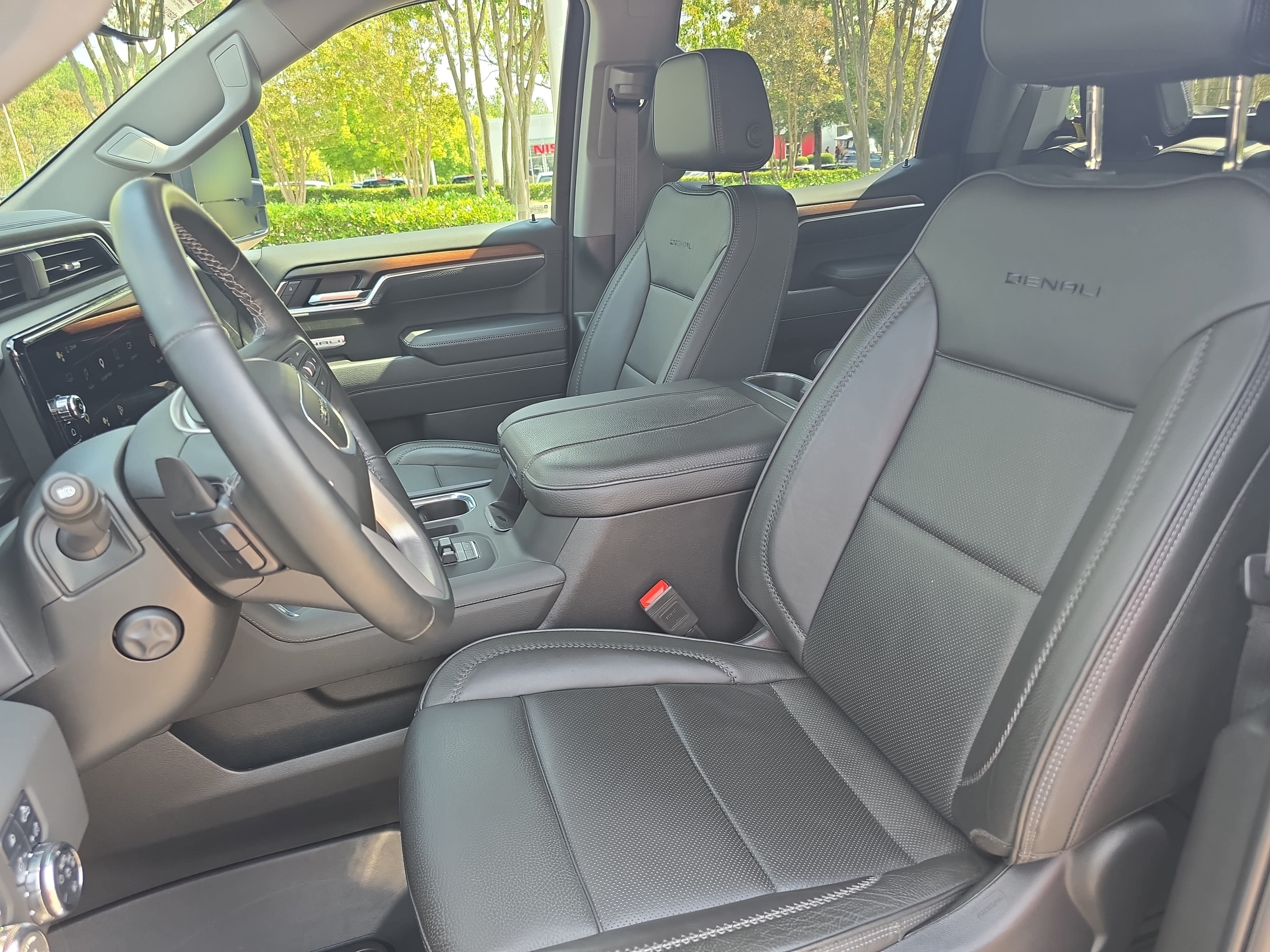 Used 2025 GMC Sierra 1500 Denali w/ Denali Reserve Package AWD/4WD image 14