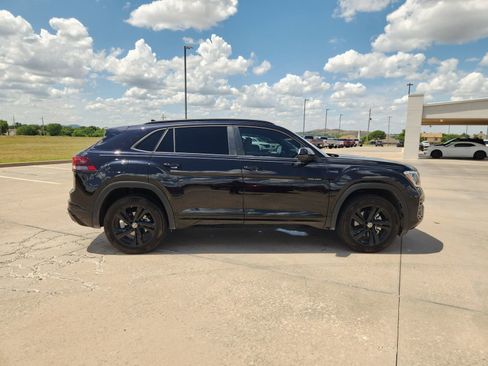 Used 2025 Volkswagen Atlas Cross Sport SEL R-Line AWD/4WD image 7