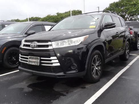 Used 2019 Toyota Highlander LE AWD/4WD image 1