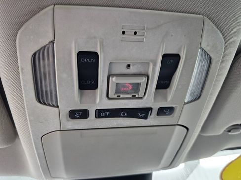 Used 2020 Toyota Highlander XLE AWD/4WD image 23