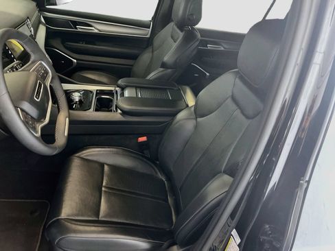 Used 2025 Jeep Wagoneer L 4WD image 20