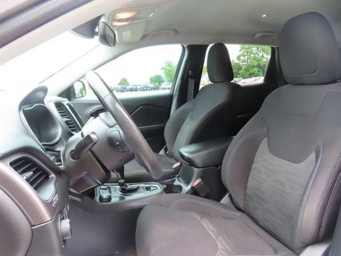 Used 2022 Jeep Cherokee Latitude w/ Comfort Safety Group AWD/4WD image 20