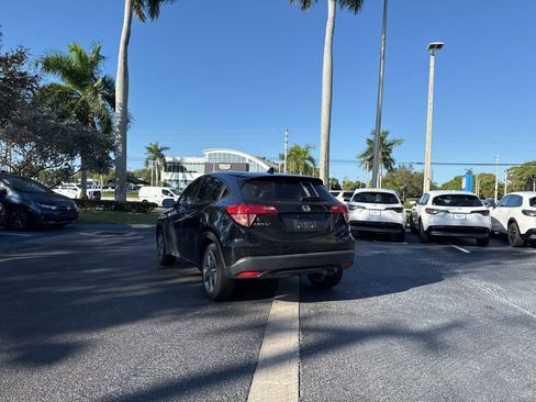 Used 2018 Honda HR-V LX image 9