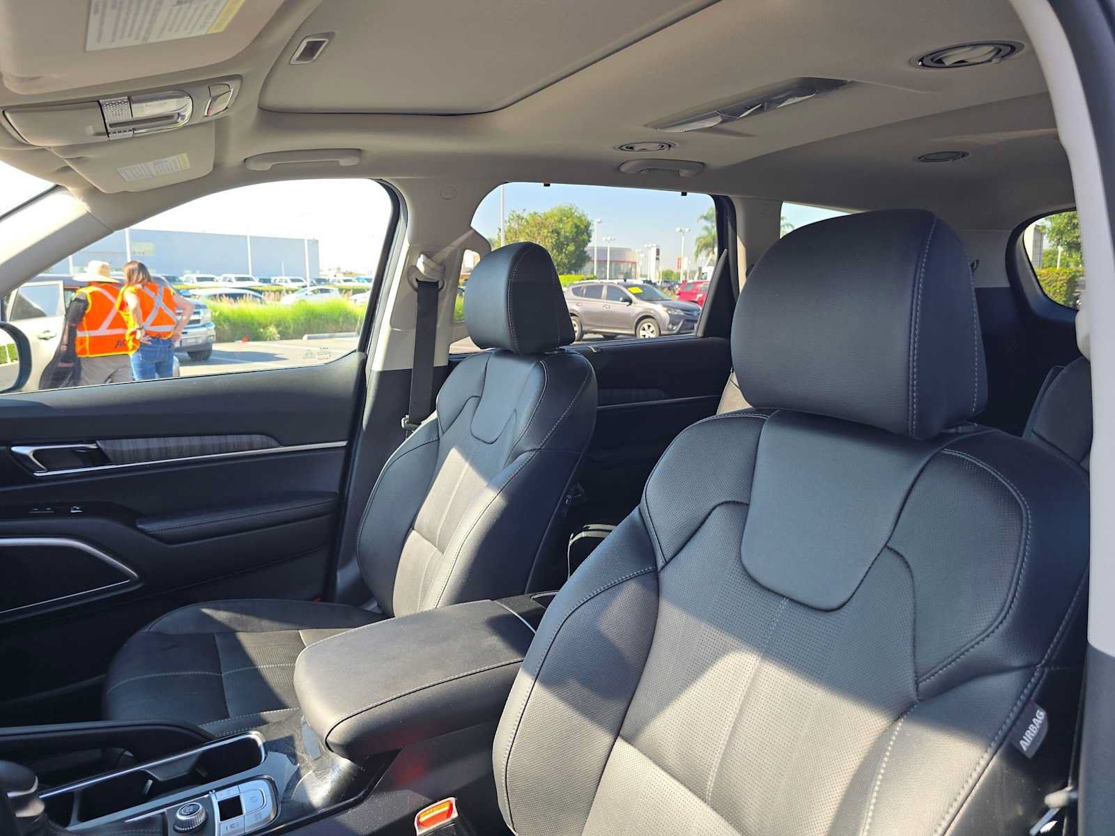 Used 2024 Kia Telluride EX w/ EX Captain's Chair Package FWD image 24