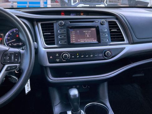 Used 2018 Toyota Highlander LE image 7