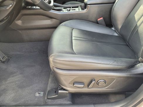 Used 2024 Kia Sorento S image 23