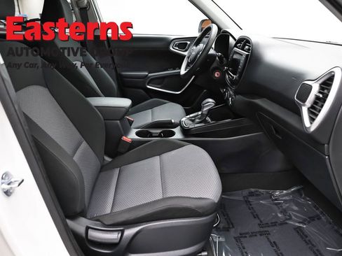 Used 2025 Kia Soul LX w/ LX Technology Package FWD image 24