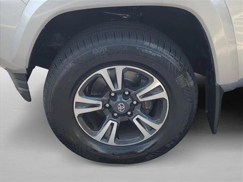 Certified 2019 Toyota Tacoma TRD Sport w/ Technology Package AWD/4WD image 26