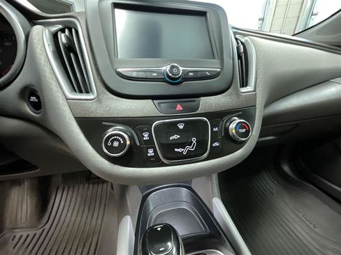 Used 2018 Chevrolet Malibu LS FWD image 15