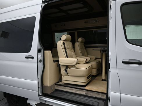 Used 2020 Mercedes-Benz Sprinter 2500 image 16