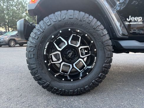 Used 2020 Jeep Gladiator Overland AWD/4WD image 11