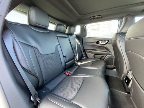 New 2025 Jeep Compass Latitude w/ Sun & Sound Group image 26