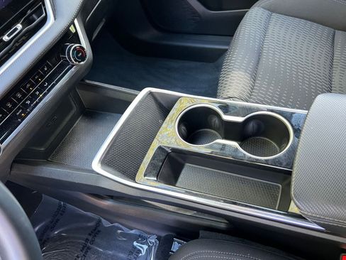 Used 2025 Chevrolet Equinox LT image 38