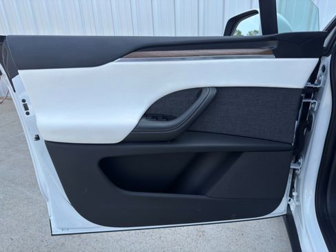 Used 2022 Tesla Model X image 47