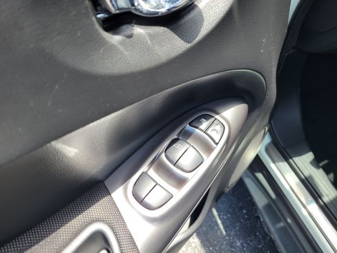 Used 2012 Nissan Juke SV w/ Chrome Pkg FWD image 21