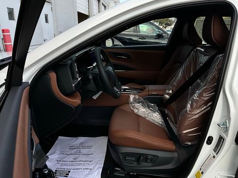 New 2025 Toyota Crown Signia image 10