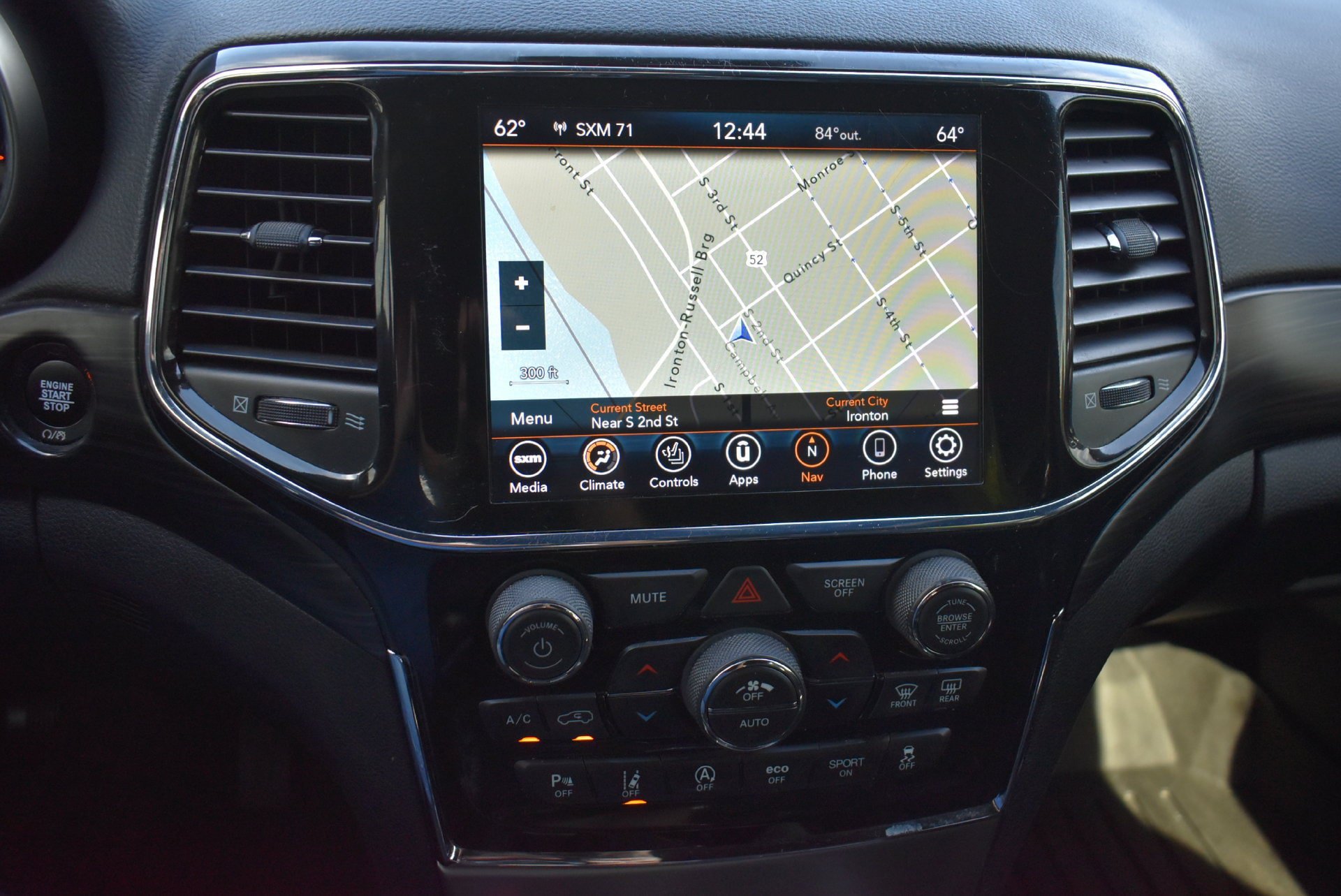 Used 2022 Jeep Grand Cherokee Laredo X AWD/4WD image 26