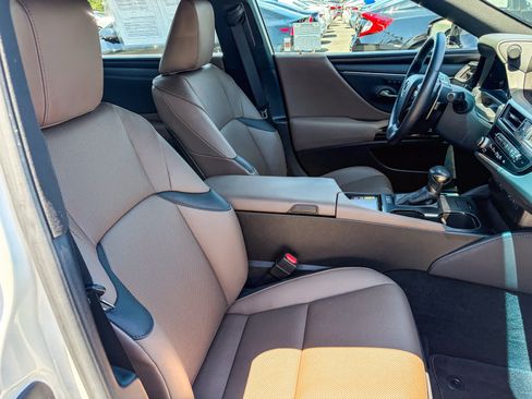 Used 2023 Lexus ES 350 w/ Premium Package FWD image 16