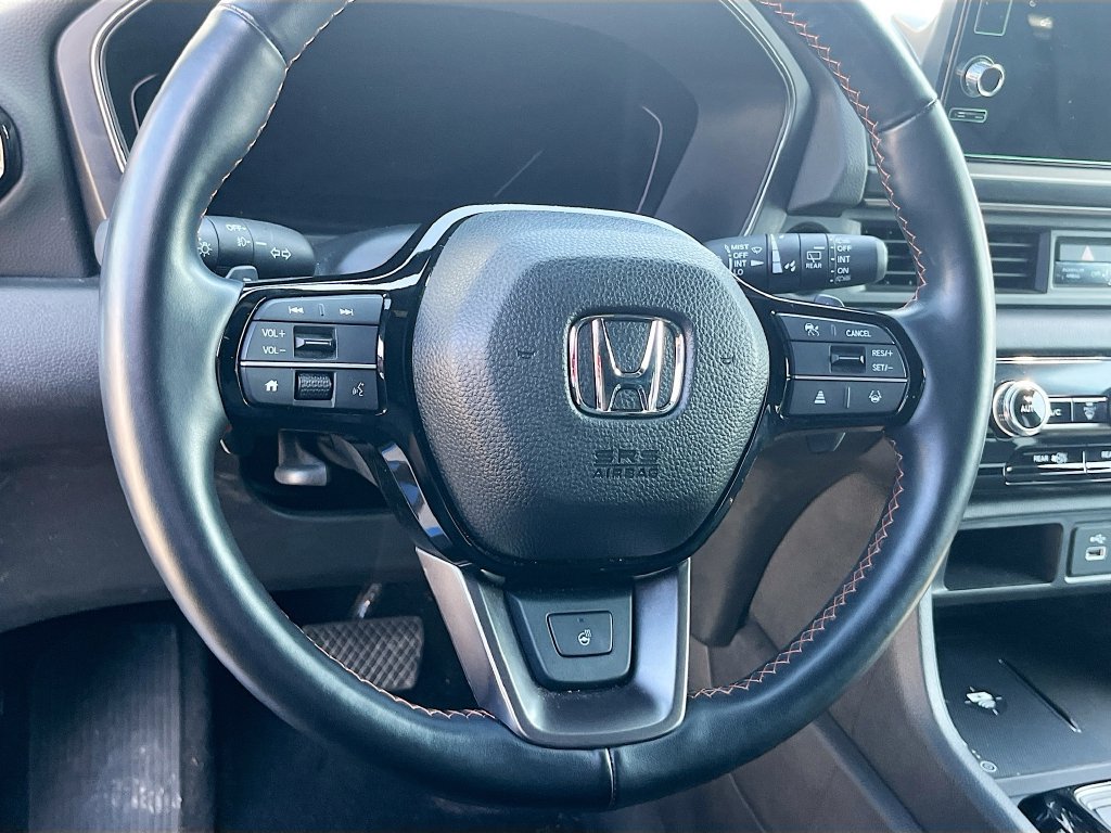 Used 2025 Honda Pilot TrailSport image 11