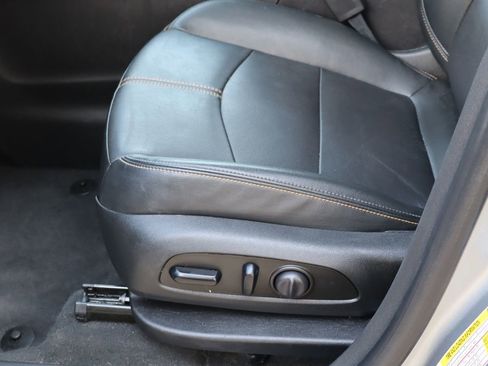 Used 2023 Chevrolet Equinox Premier FWD image 14
