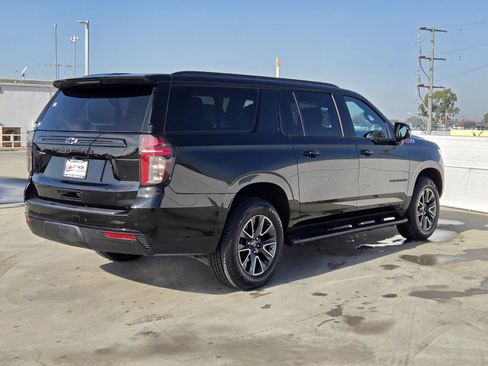 Used 2024 Chevrolet Suburban Z71 w/ Luxury Package image 4