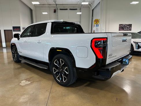 Used 2025 GMC Sierra EV Denali AWD/4WD image 6