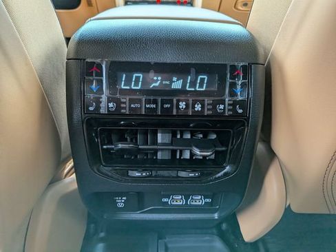 Used 2023 Jeep Grand Cherokee Summit AWD/4WD image 14