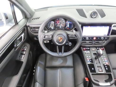 Certified 2026 Porsche Macan AWD/4WD image 15