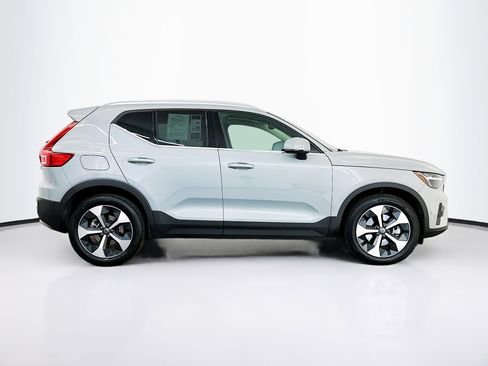 Used 2025 Volvo XC40 B5 Plus image 10