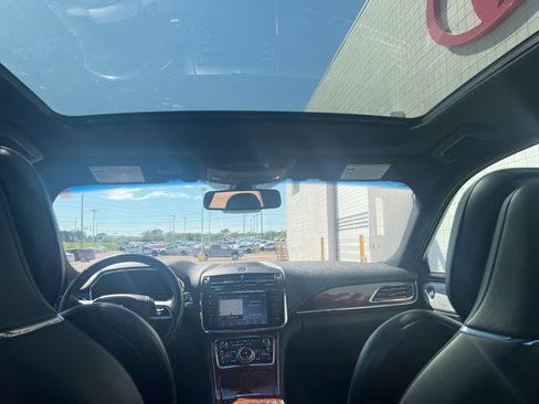 Used 2020 Lincoln Continental Reserve w/ Luxury Package image 27