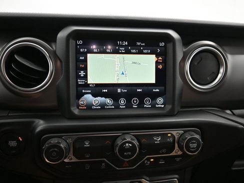 Used 2022 Jeep Gladiator Rubicon w/ LED Lighting Group AWD/4WD image 15