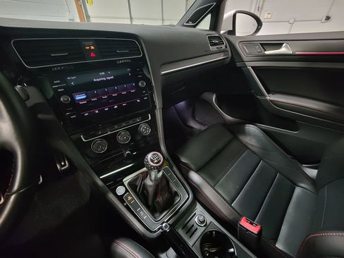 Used 2019 Volkswagen GTI SE w/ SE Experience Package image 26