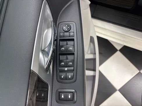 Used 2010 Dodge Grand Caravan SXT FWD image 11