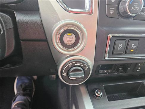 Used 2017 Nissan Titan PRO-4X w/ Pro-4x Convenience Package image 18