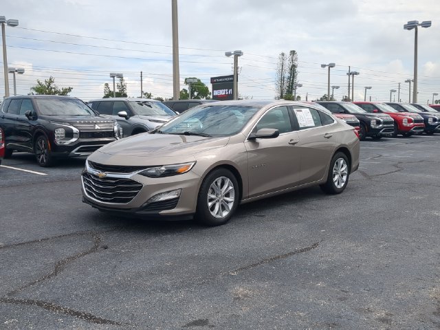 Used 2025 Chevrolet Malibu LT FWD image 2
