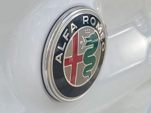Used 2022 Alfa Romeo Giulia Veloce image 10