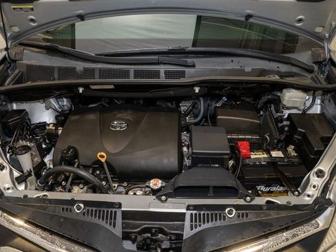 Used 2019 Toyota Sienna LE image 18