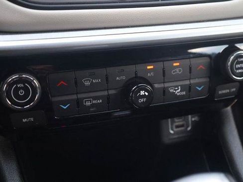 Used 2025 Jeep Compass Limited AWD/4WD image 16
