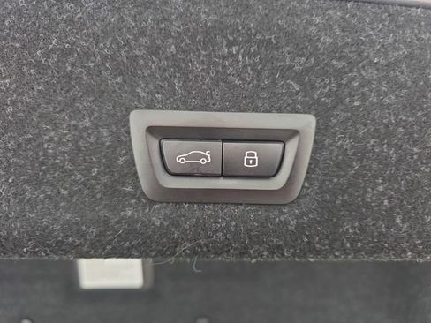 Certified 2025 BMW 330i xDrive Sedan w/ Convenience Package AWD/4WD image 32