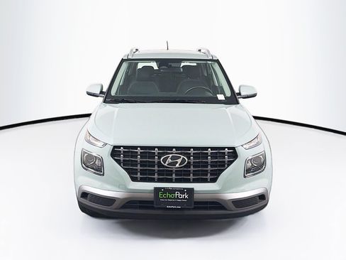 Used 2025 Hyundai Venue SEL FWD image 2