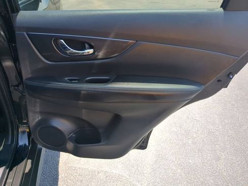 Used 2019 Nissan Rogue SV FWD image 31