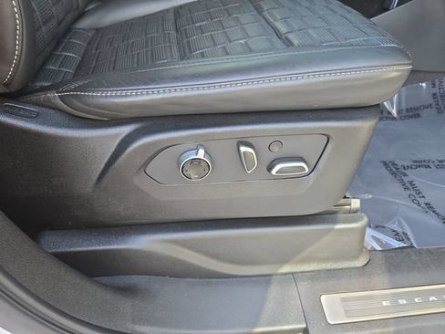 Used 2023 Cadillac Escalade Sport Platinum w/ LPO, ONYX Package AWD/4WD image 17