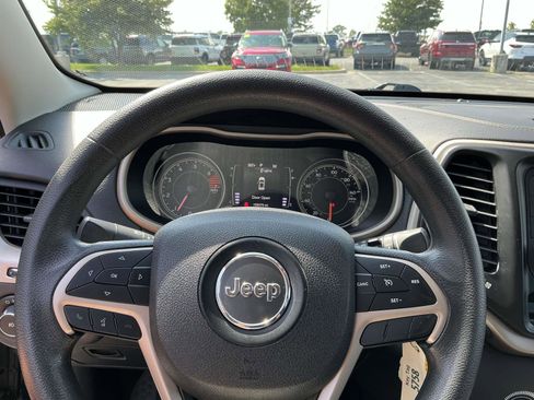 Used 2018 Jeep Cherokee Latitude image 19