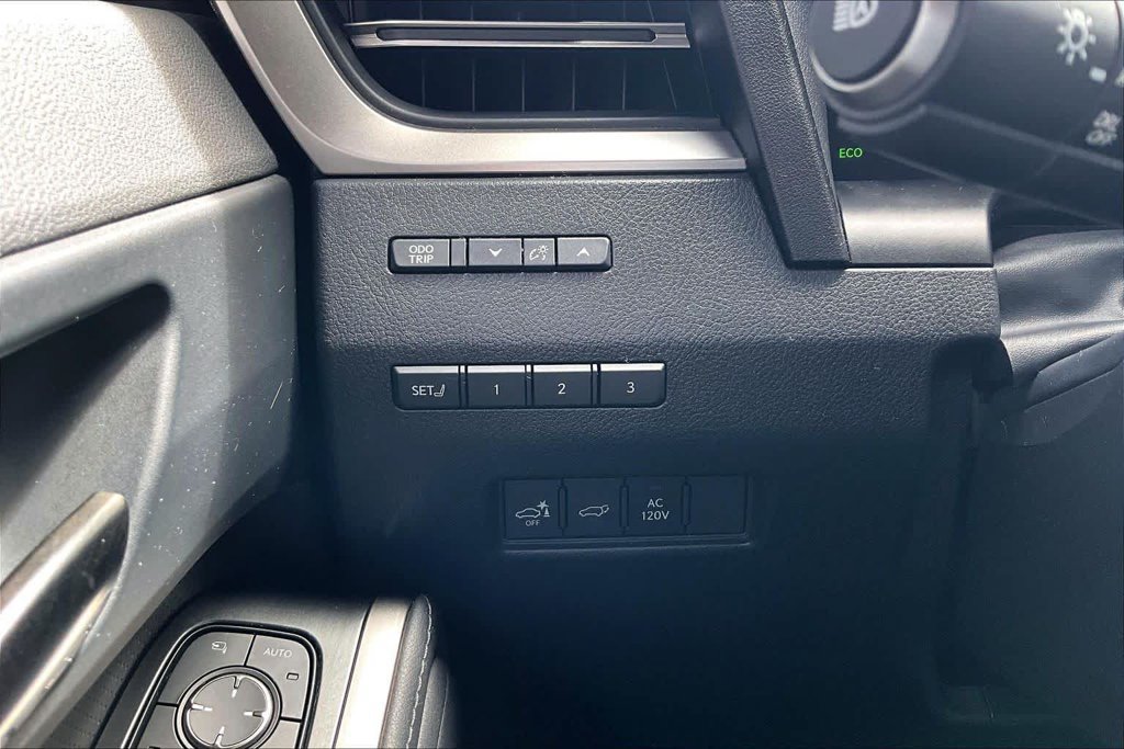 Used 2025 Lexus GX 550 w/ Cold Area Package AWD/4WD image 31