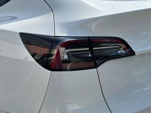 Used 2021 Tesla Model Y Long Range AWD/4WD image 12