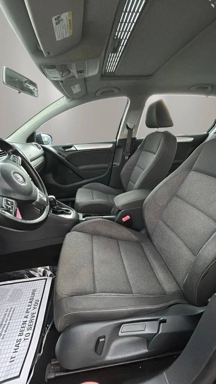 Used 2013 Volkswagen Golf 4-Door FWD image 9
