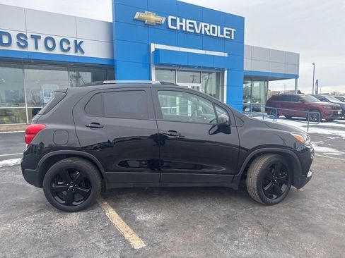 Used 2018 Chevrolet Trax Premier w/ Midnight Edition image 2