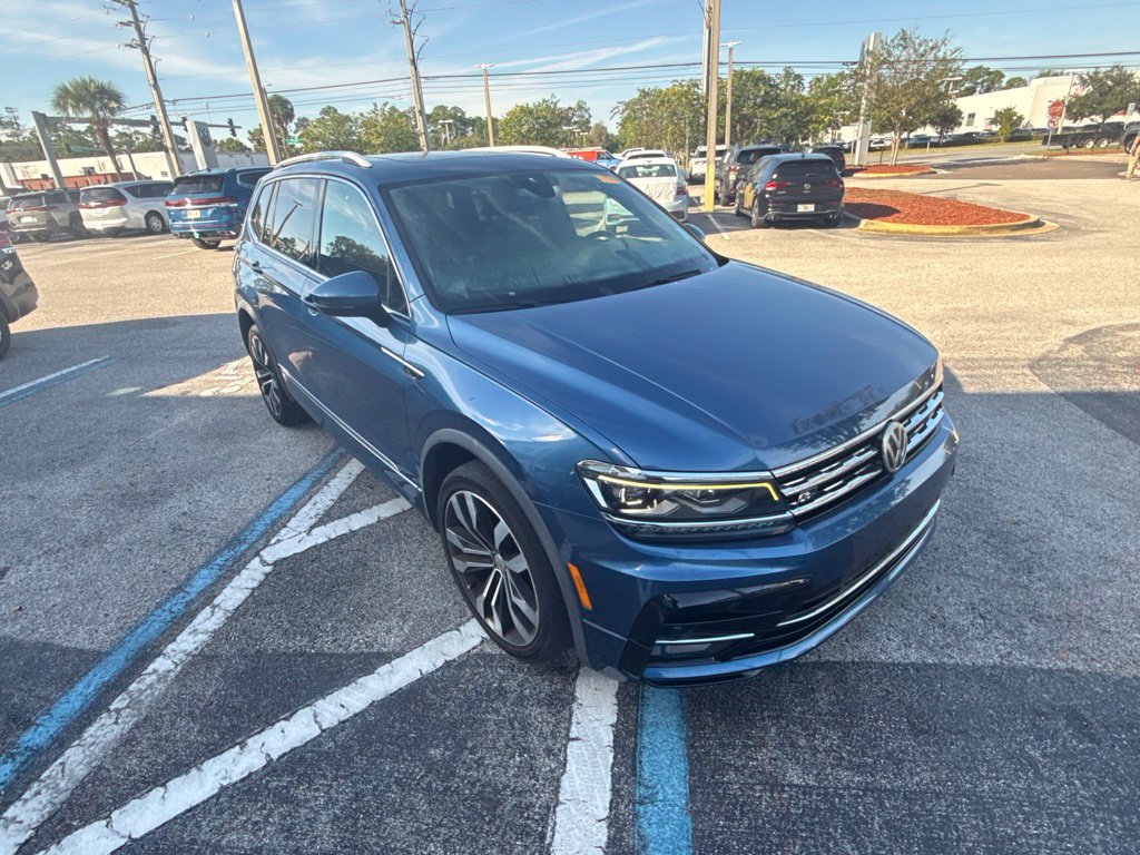 Used 2018 Volkswagen Tiguan SEL Premium w/ R-Line Package FWD image 7