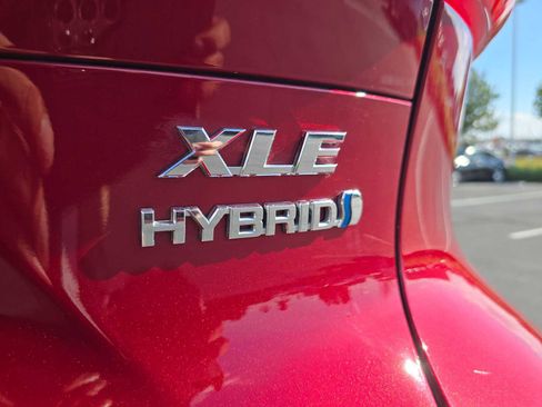 Used 2021 Toyota Venza XLE image 13